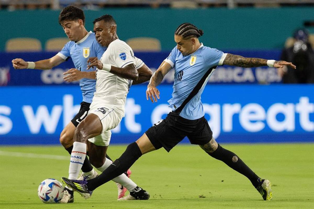 Uruguay de Marcelo Bielsa podría sellar su paso a la siguiente ronda. Foto: EFE.