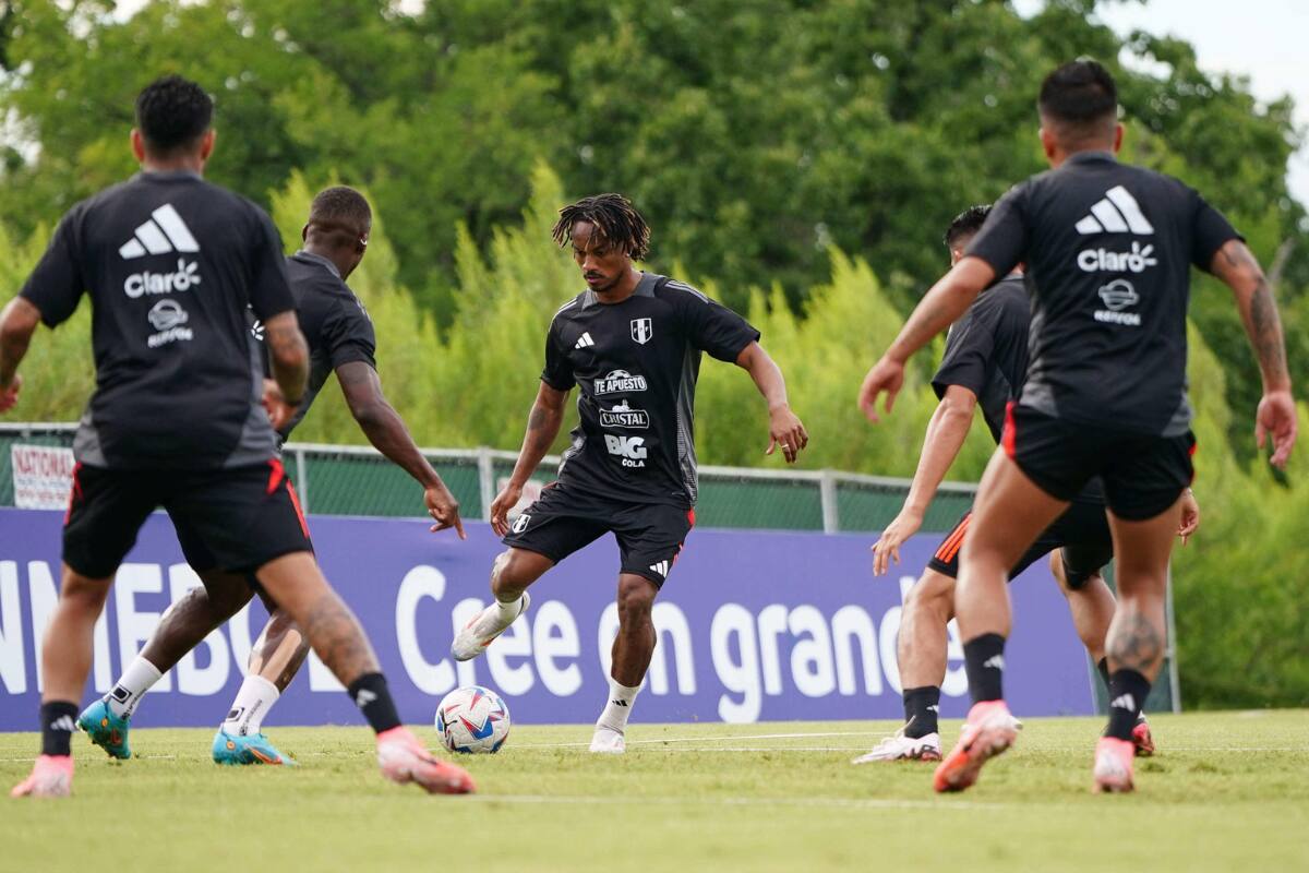 La Selección de Perú terminó con los trabajos en la Universidad de Dallas y está lista para enfrentar a Chile. Foto: EFE.