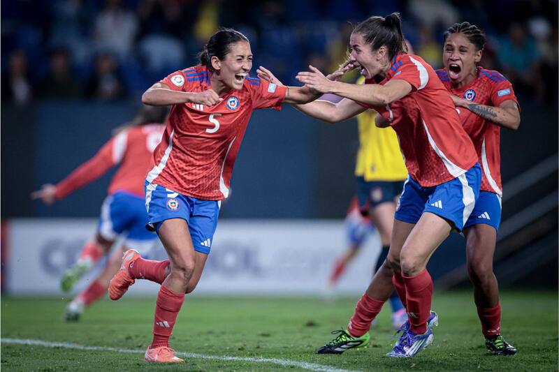 Más de 900 mil personas en promedio tuvo la transmisión del triunfo de La Roja sobre Ecuador. Foto: Prensa Conmebol.