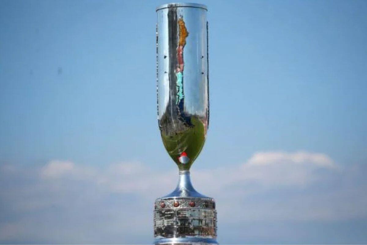 El trofeo que se entregará el 20 de diciembre próximo al campeón del torneo de Copa. Foto: Campeonato Chileno.
