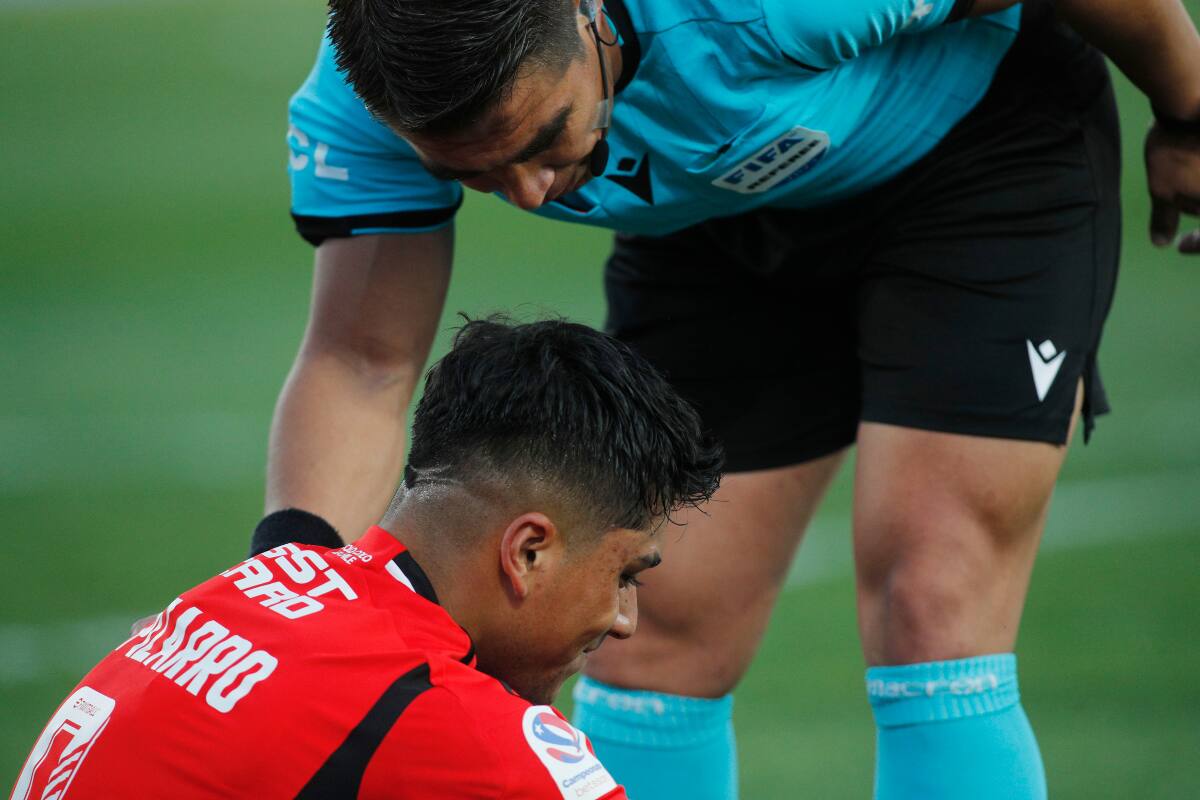 El árbitro José Cabero fue severo con su informe de la semifinal entre Colo Colo y Cobreloa. (Foto: Agencia Aton)