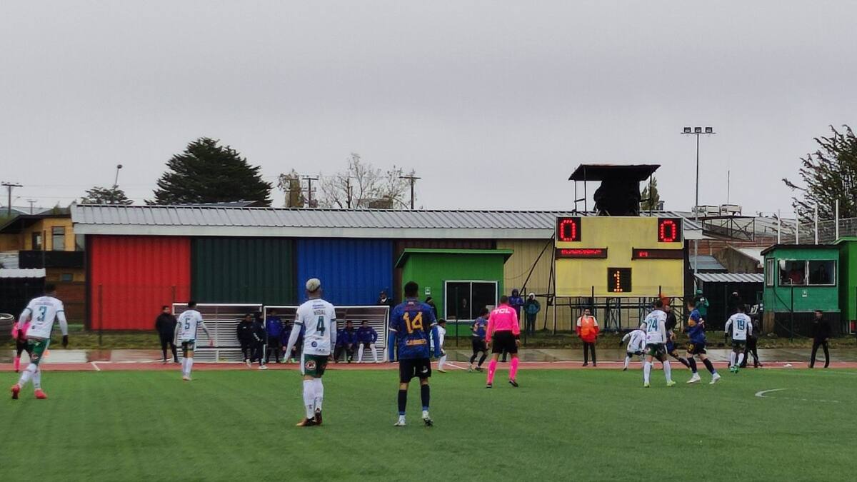 FOTO | ¿Bandera chilena? El insólito error de Deportes Puerto Montt al presentar su formación titular en Copa Chile
