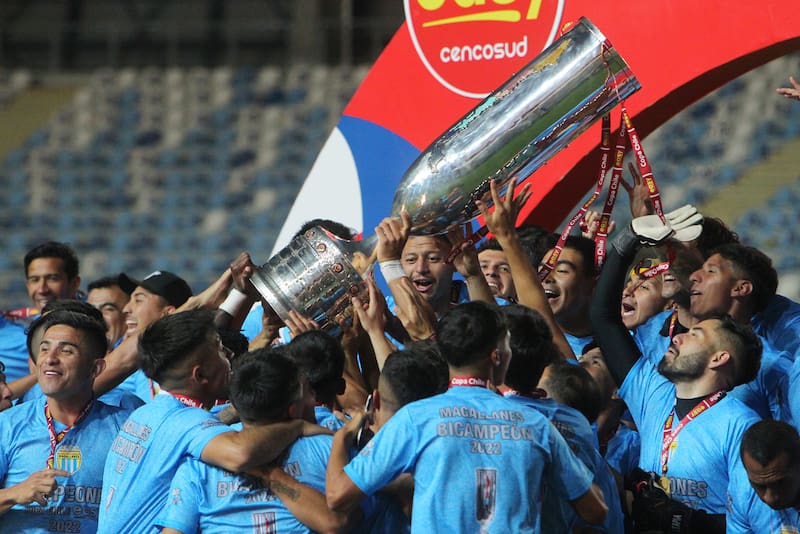 La Fase Regional de Copa Chile podría traer consigo sorpresas monumentales, que revivirían uno de los momentos más insólitos en la carrera del "Ingeniero" Pellegrini. Crédito: Agencia Aton.