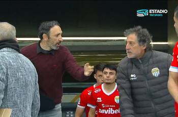 VIDEO | Casi se van a los golpes: el tenso cruce entre Mario Salas y Juan Manuel Azconzábal por Copa Chile