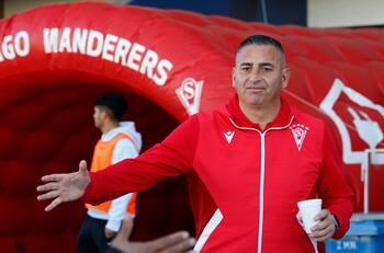 Hinchas de Santiago Wanderers deliran con Jaime García tras el triunfo ante la UC: “Tiene cosas de Ancelotti”