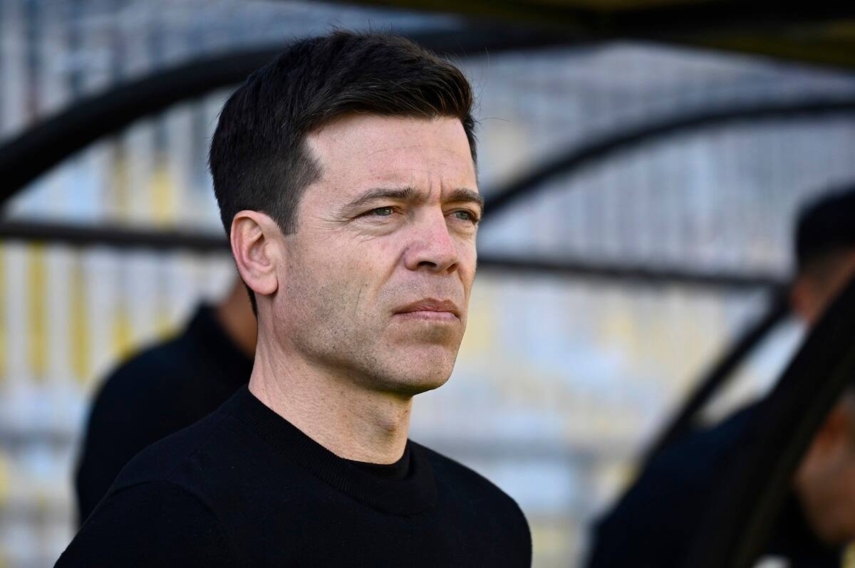 El entrenador de Everton explicó por qué el club viñamarino pretende apelar la expulsión de Álvaro Madrid. Foto: Agencia Aton.