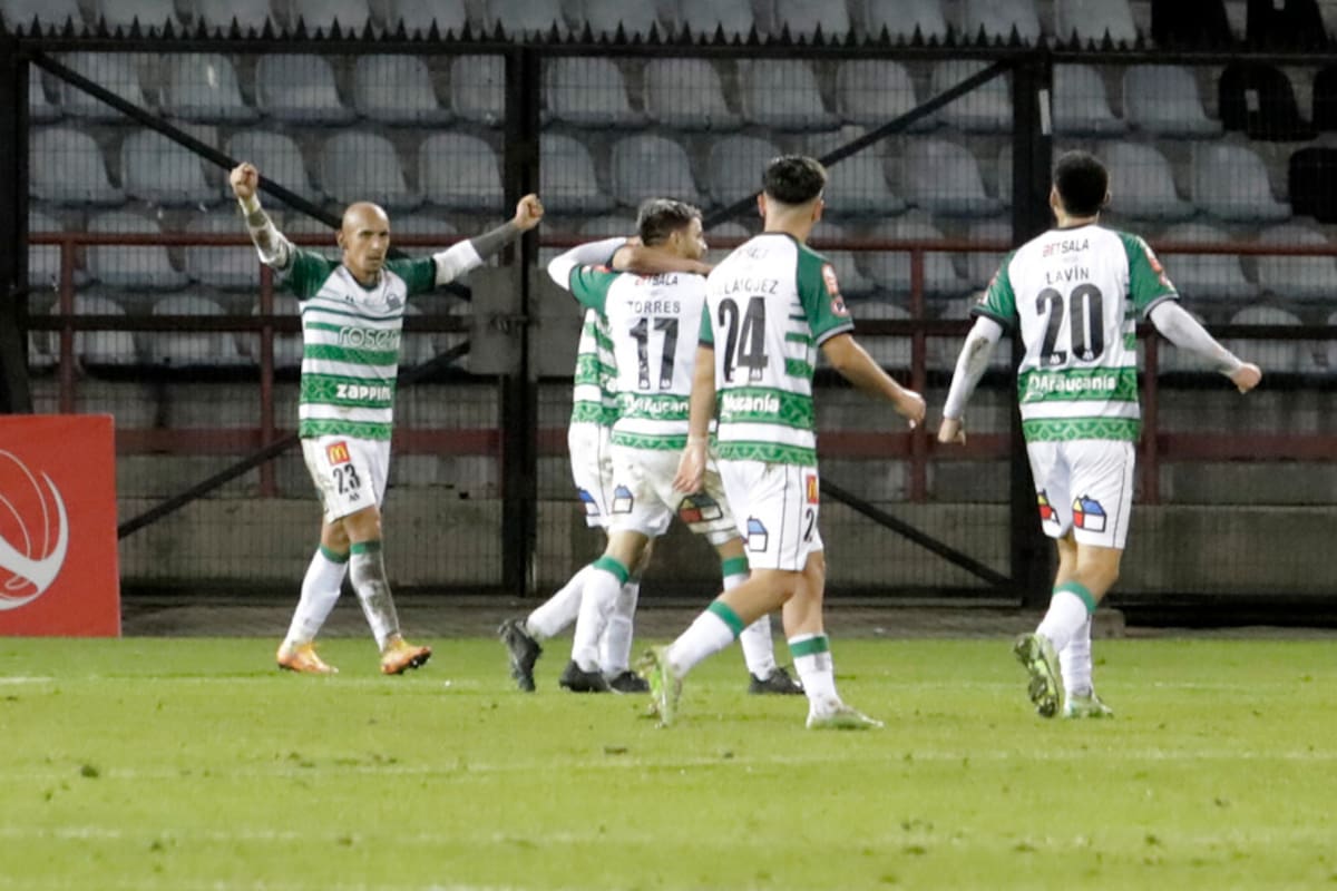 Deportes Temuco celebrando el triunfo Foto: Aton.