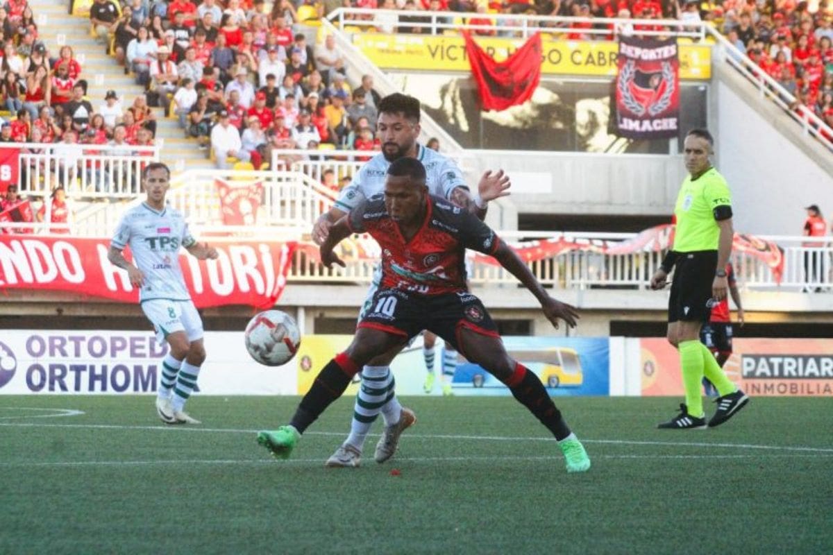 Deportes Limache y Santiago Wanderers se vuelven a encontrar. En enero pasado jugaron un amistoso. Foto: El Observador.