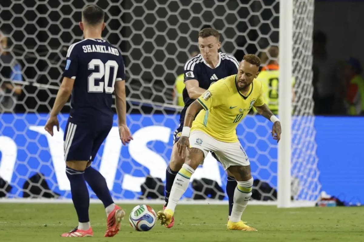 Selección fue eliminada del Mundial y su DT renunció minutos después.
