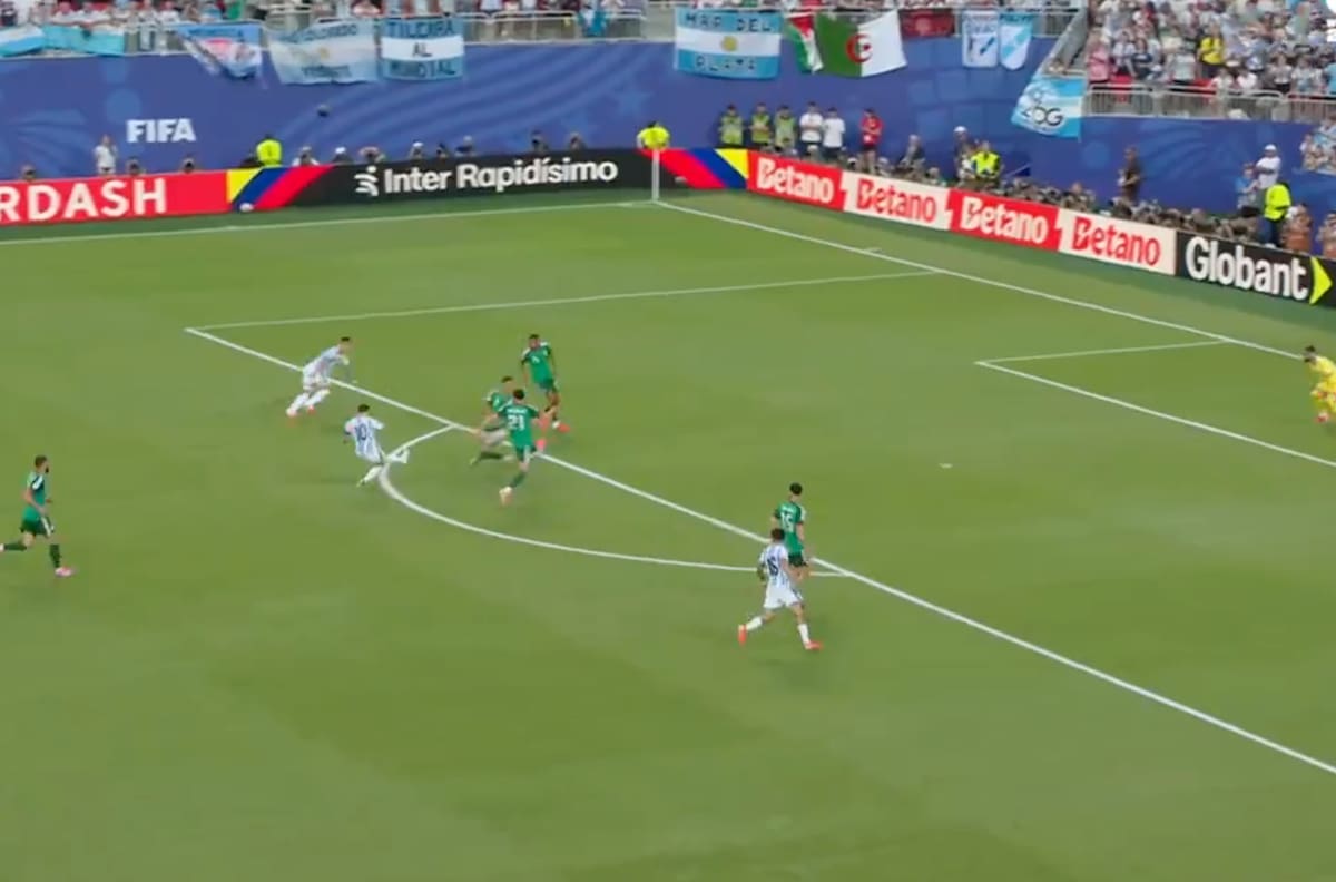 VIDEO | El golazo de Lionel Messi para adelantar a Argentina sobre Argelia en el Mundial