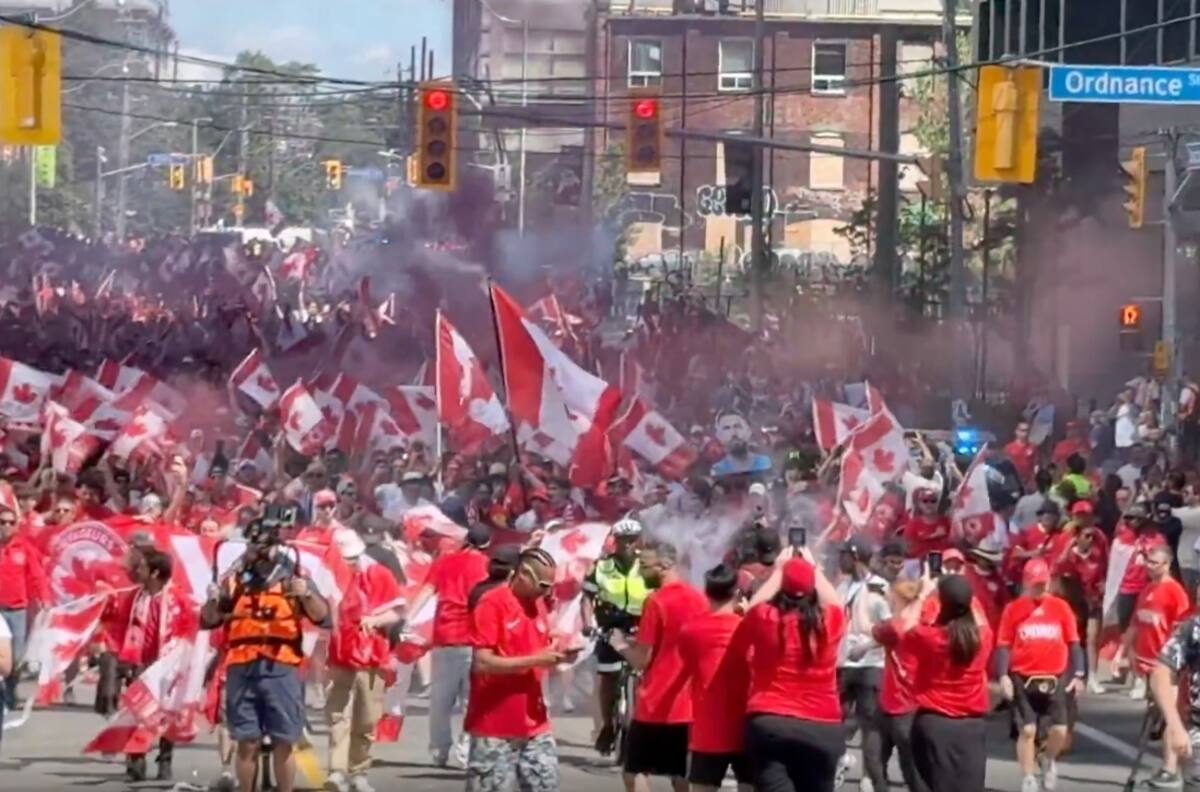 VIDEO | Locura total en Toronto: miles de canadienses se toman las calles antes del debut en el Mundial 2026