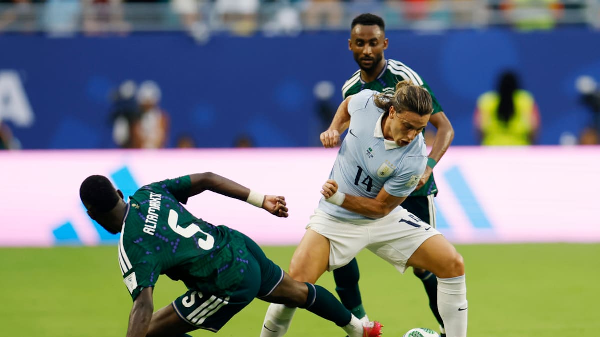 Uruguay estuvo contra las cuerdas, reaccionó y rozó la victoria en el regreso de Bielsa a un Mundial