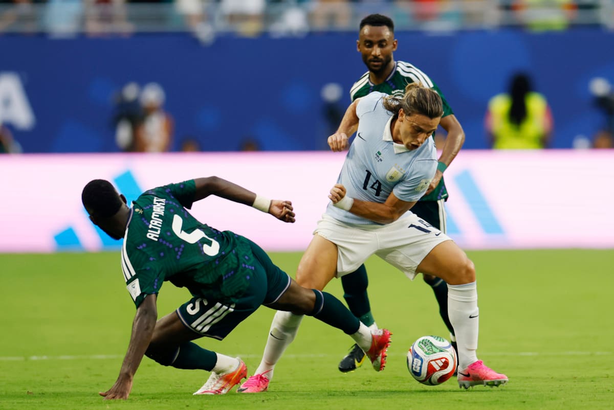 Uruguay estuvo contra las cuerdas, reaccionó y rozó la victoria en el regreso de Bielsa a un Mundial. Foto: EFE.