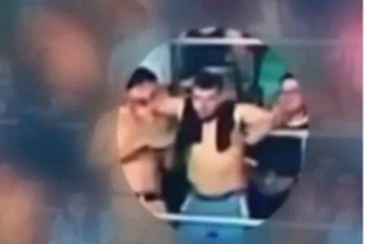 Captan a hincha de O'Higgins realizando gestos racistas.