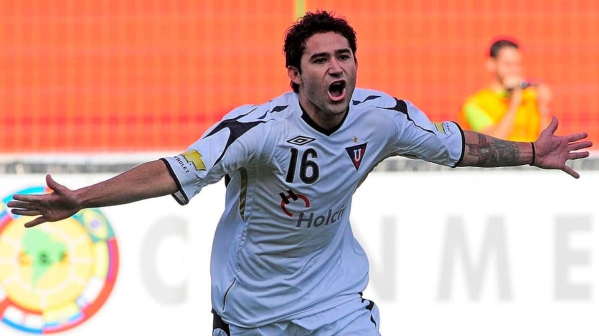 Claudio Bieler, ex Colo Colo fue un hincha más de la UC en Ecuador y le da a Barcelona: “Sigan hablando no más”