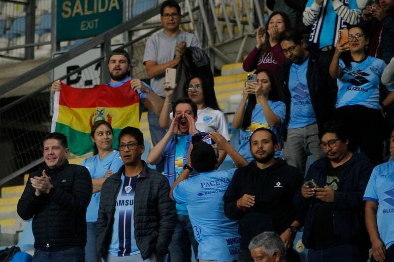Hinchas de Bolívar en Chile. Agencia Aton