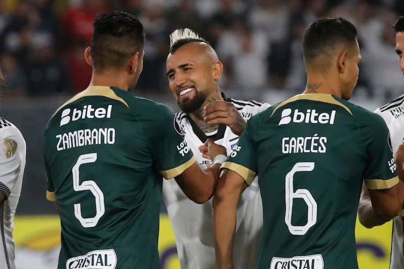 Alianza Lima y Colo Colo se medirán e3n un par de semanas en Perú y Carlos Zambrano, fiel a su estilo, ya comenzó a calentar el partido. Foto: Agencia Aton.