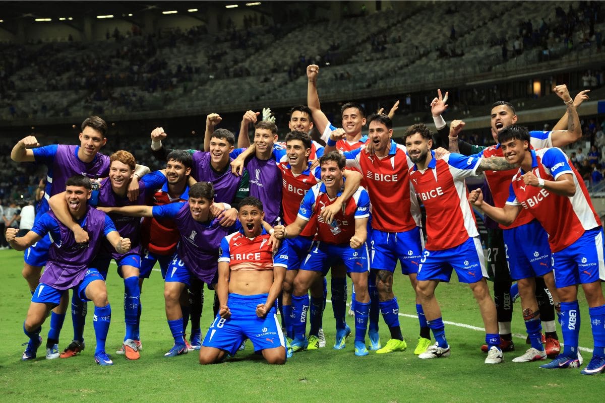 El plantel de la UC de fiesta en el Mineirao de Belo Horizonte. Foto: Agencia Aton,