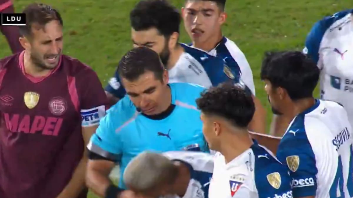 VIDEO | Payaso: árbitro chileno José Cabero es la nueva “víctima” de los shows del brasileño Deyverson