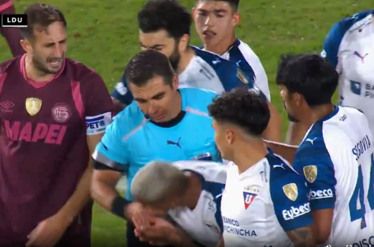 VIDEO | Payaso: árbitro chileno José Cabero es la nueva “víctima” de los shows del brasileño Deyverson