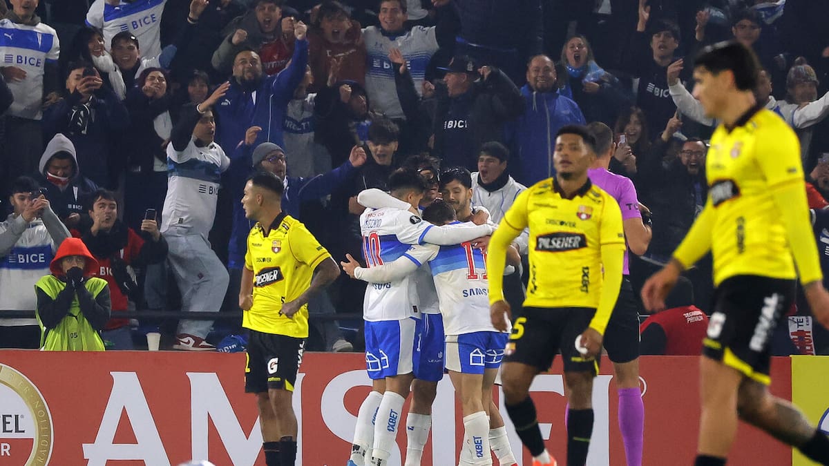 Universidad Católica aseguró premio internacional tras vencer a Barcelona en Copa Libertadores