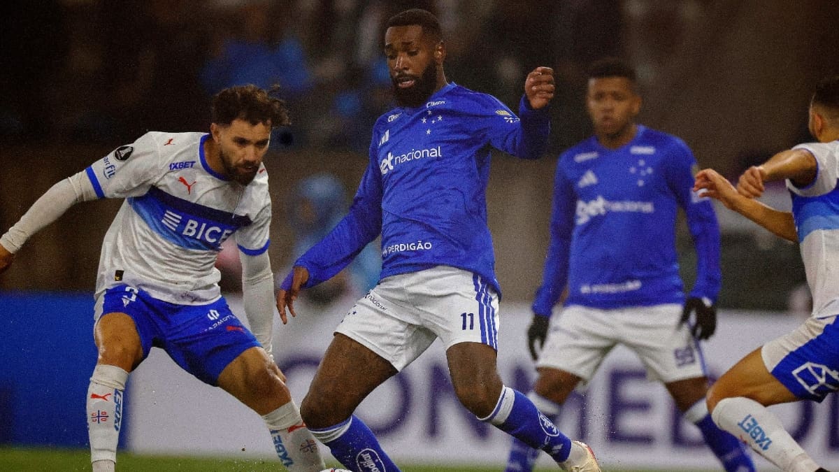 El motivo por el que hinchas de la UC y Cruzeiro estallaron en el duelo de Libertadores: “Absurdo”