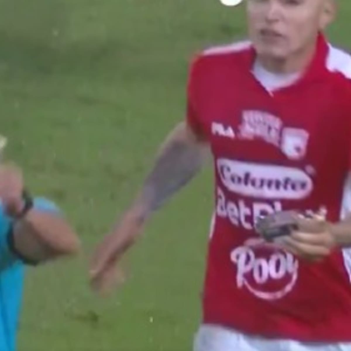 VIDEO | Insólito: Peñarol se despidió de la Libertadores sin ganar y los hinchas le tiraron petacas a los jugadores