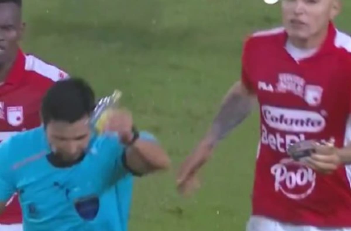 VIDEO | Insólito: Peñarol se despidió de la Libertadores sin ganar y los hinchas le tiraron petacas a los jugadores
