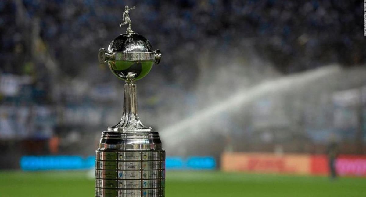 Tiene a cuatro chilenos compitiendo en la fase de grupos.