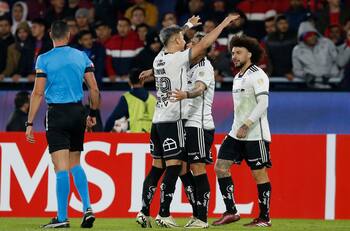 Colo Colo empata en Paraguay y clasifica a octavos de final de Copa Libertadores