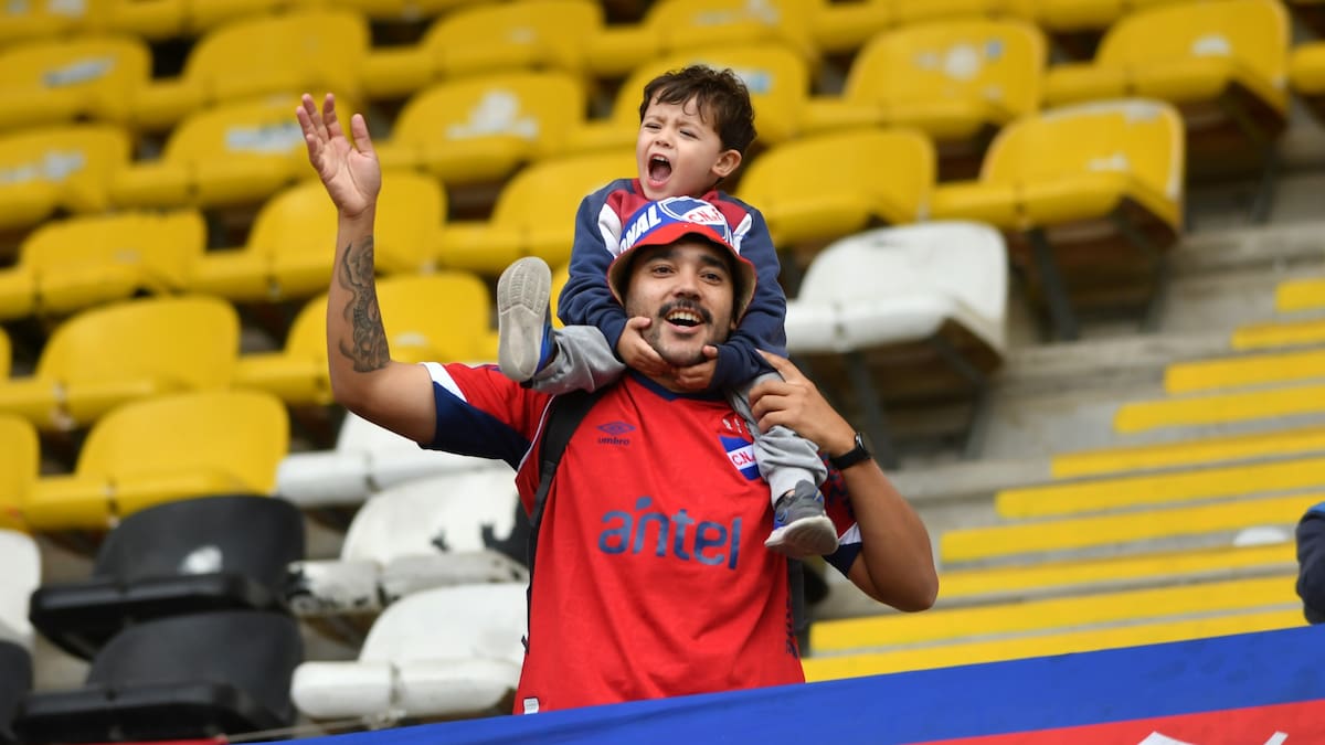 Imágenes | La numerosa barra que trajo Nacional de Uruguay a Coquimbo para Copa Libertadores