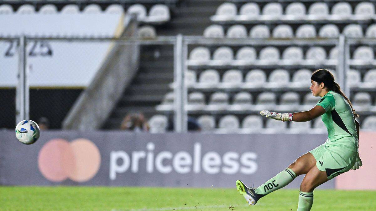 VIDEO | El error de la arquera de la U que complica la clasificación en Copa Libertadores