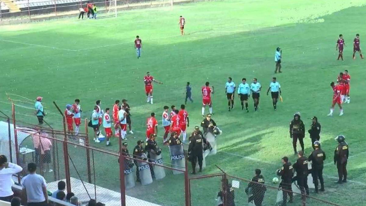 ¡Bendita Copa Perú! Equipo salió a la cancha con 7 jugadores y el partido duró menos de un minuto