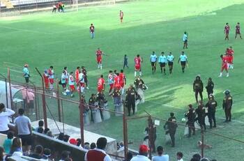 ¡Bendita Copa Perú! Equipo salió a la cancha con 7 jugadores y el partido duró menos de un minuto