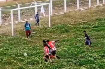 VIDEO | La peor cancha de la historia: las condiciones imposibles en que se jugó un partido de Copa en Perú