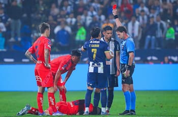 Peruano que agredió a Charles Aránguiz en la Sudamericana logró récord mundial: el más expulsado de 2025