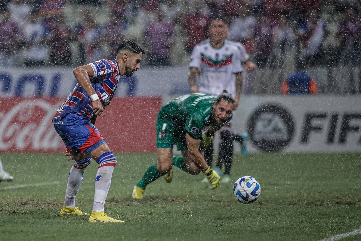 Palestino sufrió una derrota como las de antaño en Brasil.