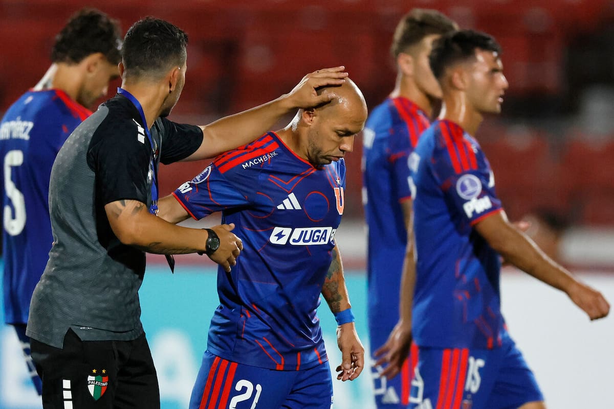 La U arriesga sanción de Conmebol por polémico gesto de sus jugadores ante Palestino: Colo Colo ya lo sufrió. Foto: Aton.