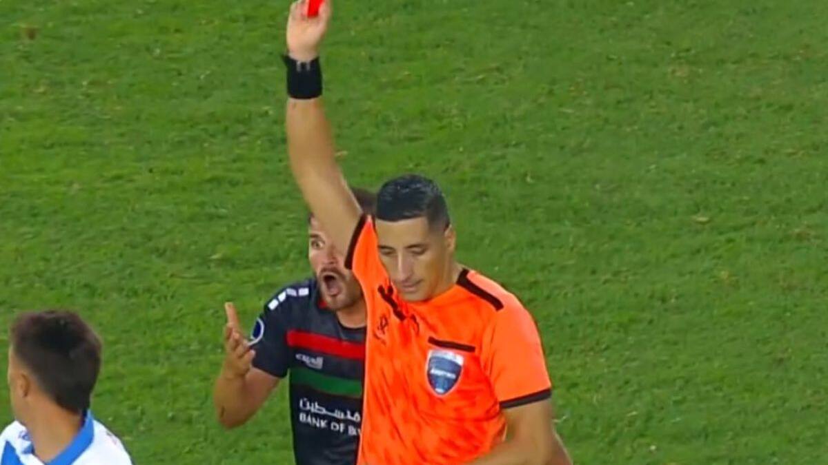 VIDEO | ¿Era roja? La polémica expulsión de Julián Fernández que dejó a Palestino con 10 ante la UC