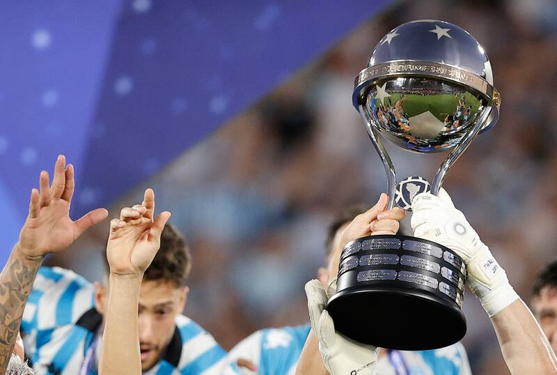 La UC tratará de llegar lejos en la Sudamericana. Foto: EFE.