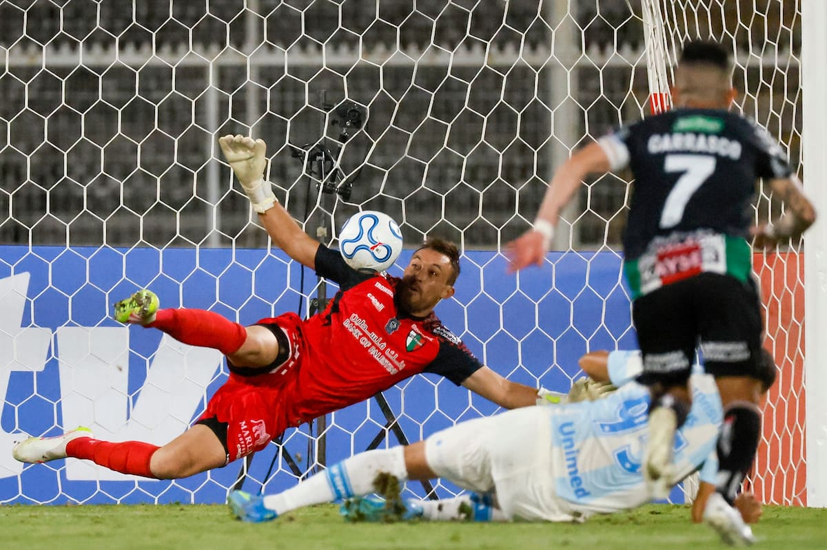 Zanahoria Pérez fue el héroe de Palestino ante Gremio. Agencia Aton