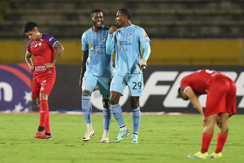 Unión La Calera fue goleado en Ecuador. EFE