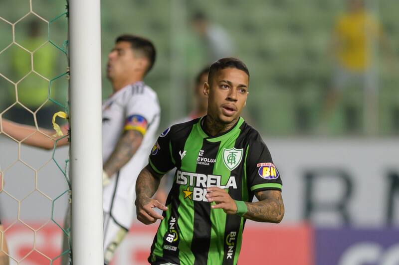 A Colo Colo le salió todo mal en su visita al América-MG en Belo Horizonte. (Foto: Agencia Aton)