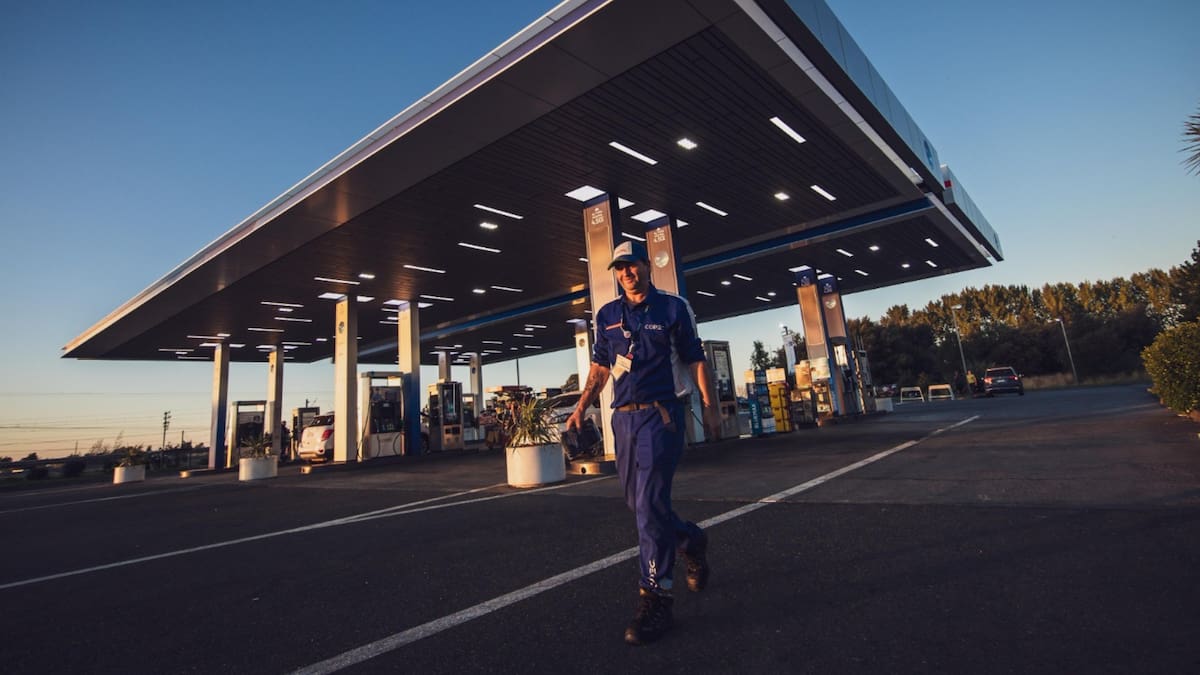 Copec anuncia promoción de $100 de descuento en bencina: 16 comunas de Chile se verán beneficiadas a diario