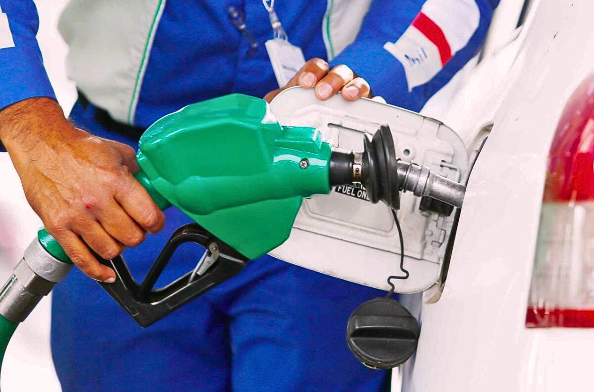 Tras confirmarse un alza en su precio: Copec ofrece hasta $150 de descuento por litro de bencina para despedir el verano