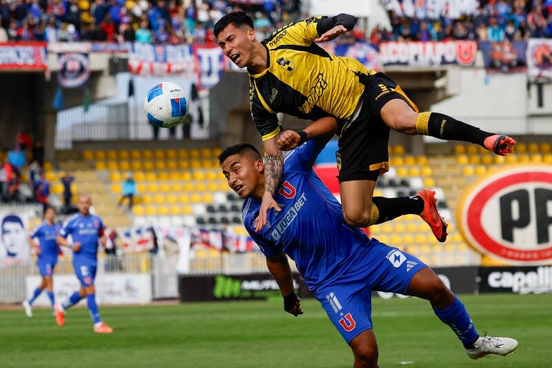 Enfrentando a U. de Chile. Agencia Aton