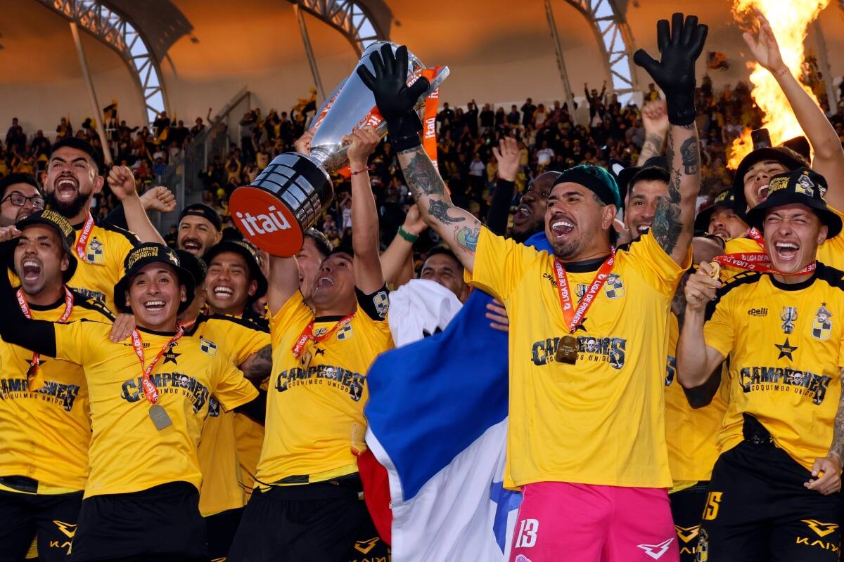 El plantel Pirata campeón 2025. Foto: Agencia ATON.