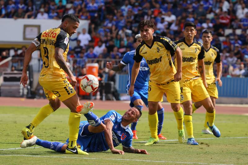 visitando a Universidad de Chile en el Estadio Nacional.
