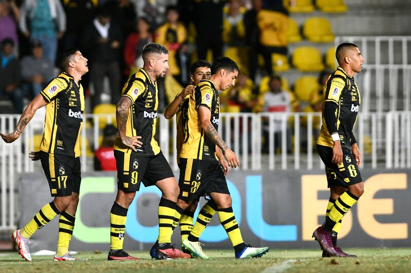 Luciano Cabral es sondeado desde Colo Colo.