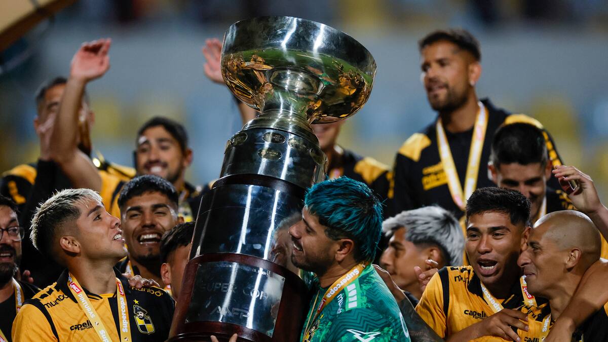 Campeón con Coquimbo Unido se va con polémica: ya posó con la camiseta de su nuevo club
